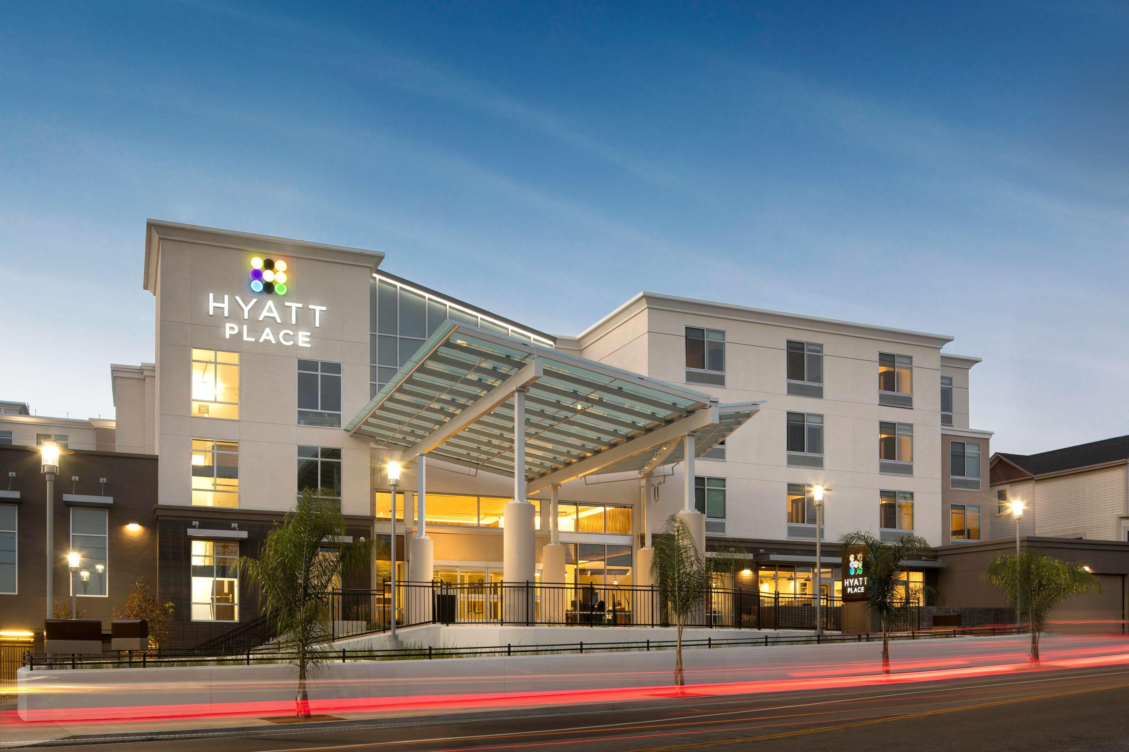 Hyatt Place Santa Cruz Hotel Exterior photo